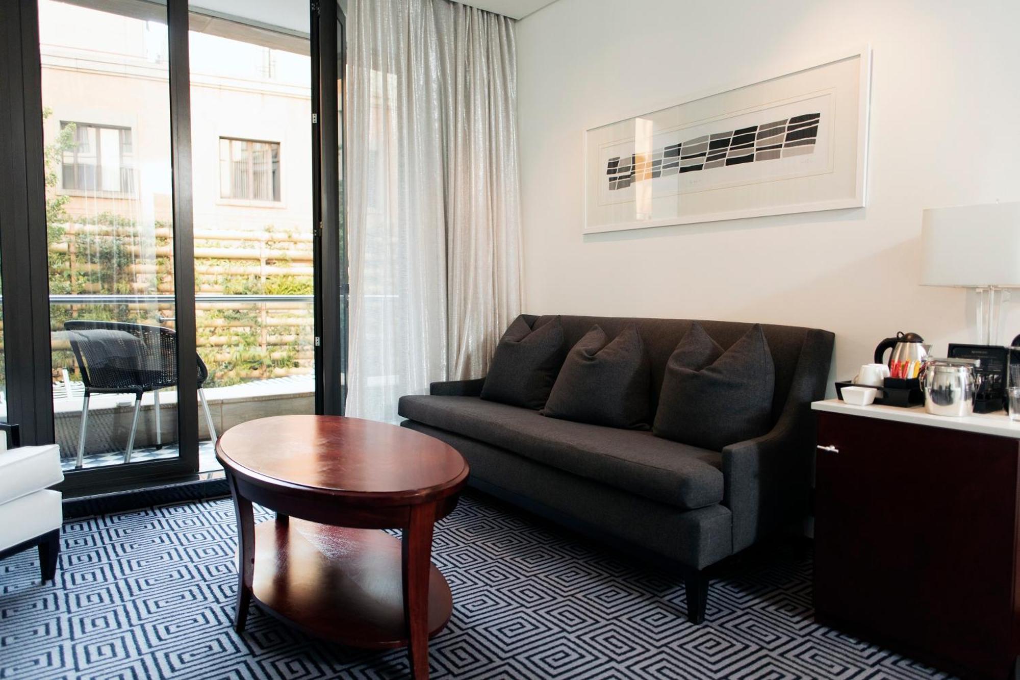 Davinci Hotel On Nelson Mandela Square Йоханнесбург Экстерьер фото